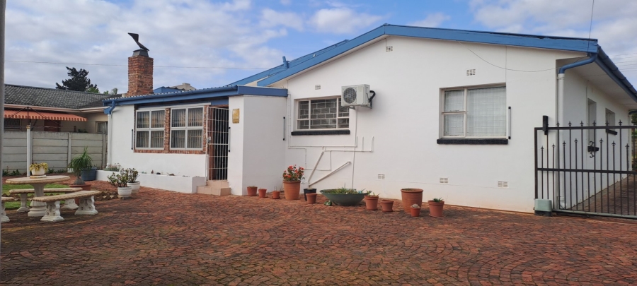 3 Bedroom Property for Sale in Bothasrus Eastern Cape